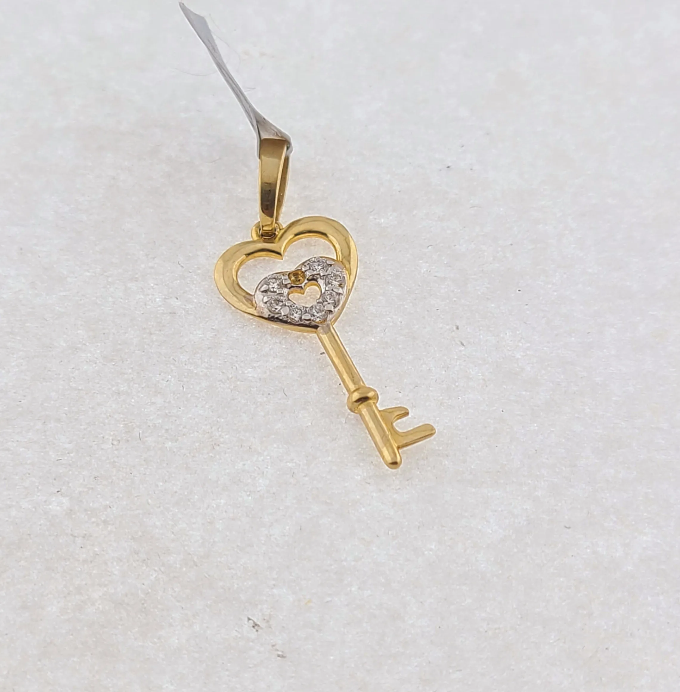 10K Solid Gold Key Pendant With Heart P5535