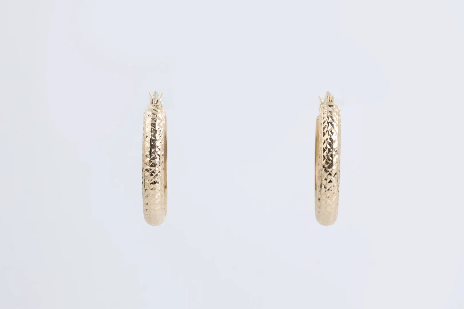 14k Yellow Gold Oval Textured Hoop Earrings (1.62g.)