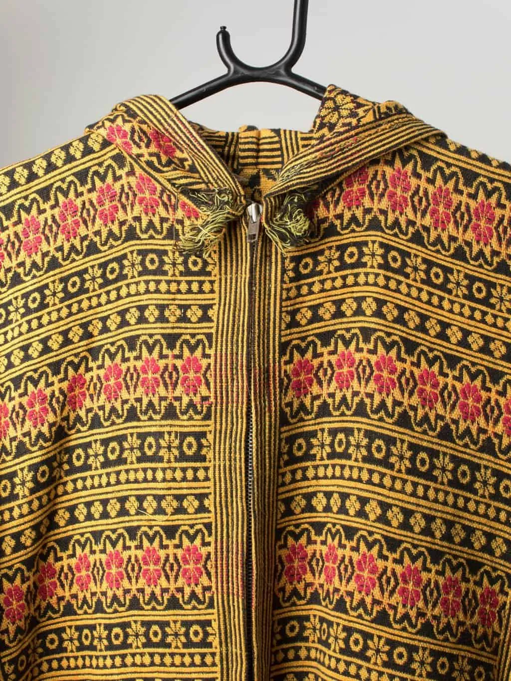 1970s vintage hooded tapestry coat with zip up front – Small / Medium